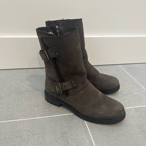 UGG suede fleece lined boots, minimal wear